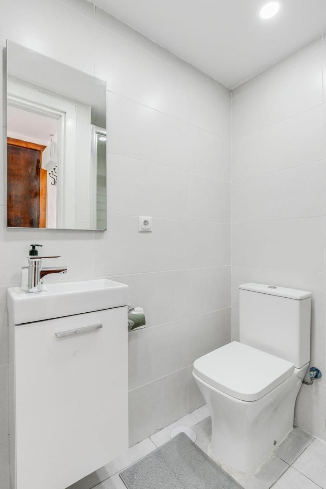 Nogalera Rainbow 2-Bedroom Apartment, Pool And Parking By Namaste Elite Торремолінос Екстер'єр фото