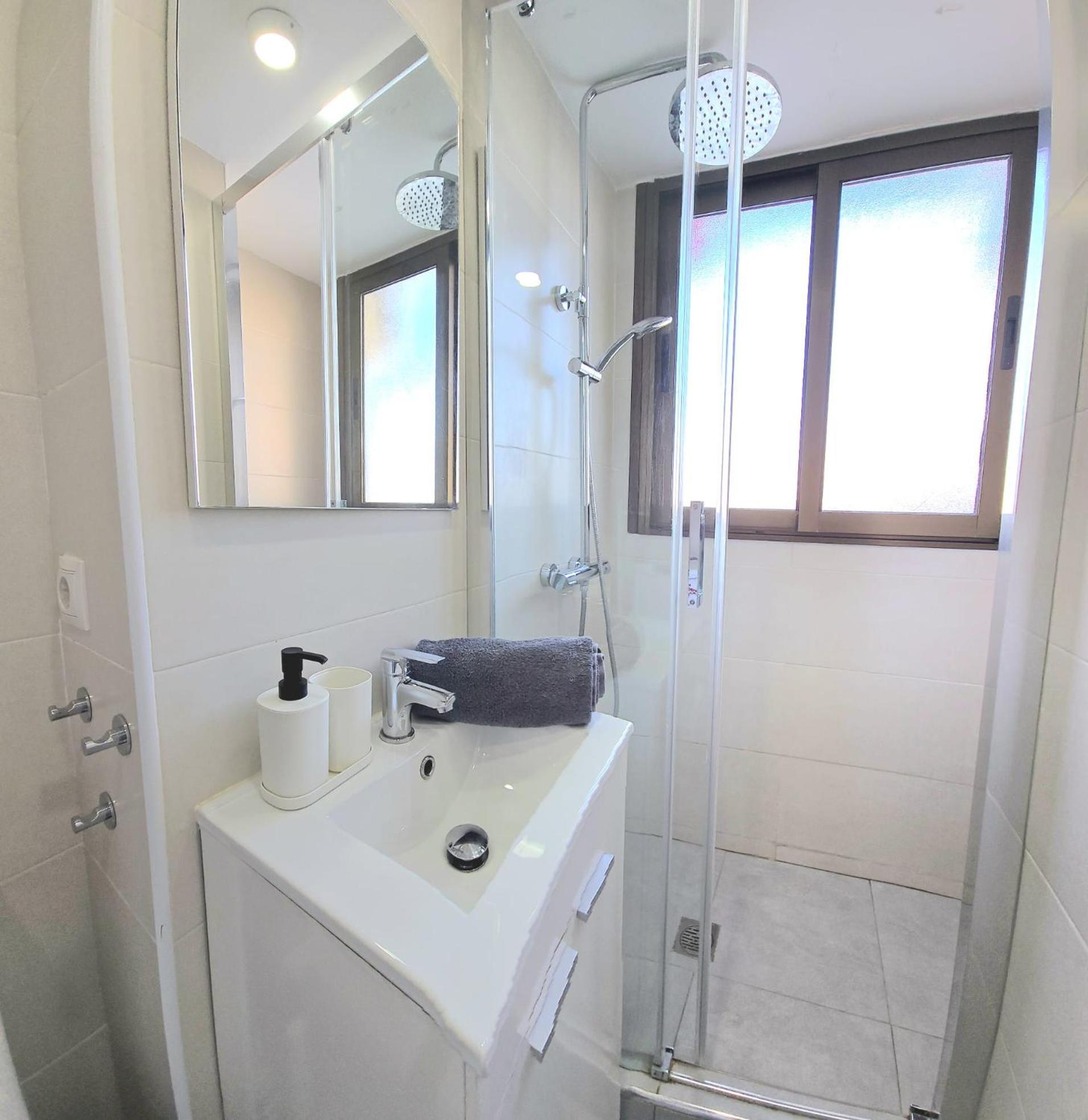 Nogalera Rainbow 2-Bedroom Apartment, Pool And Parking By Namaste Elite Торремолінос Екстер'єр фото